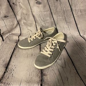 Taos Canvas Star Sneaker